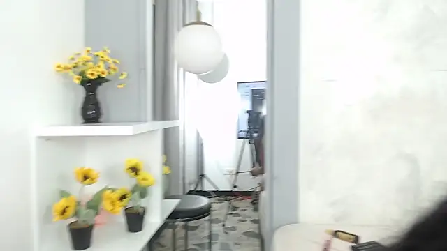 Snapshot of ChiquiFlowers chatting on 03-04-25, 03:15 ChiquiFlowers online show from 03-04-25, 03:15