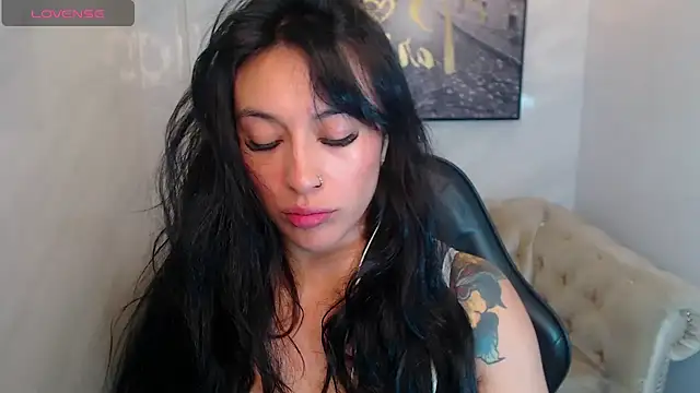 Isabella Collen v online show from 06-16-26, 01:11
