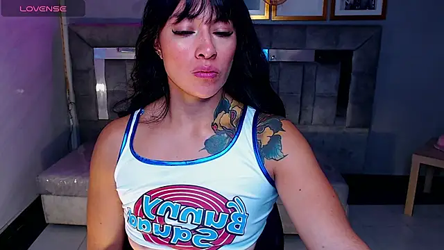 Snapshot of Isabella_Collen_v chatting on 10-17-25, 01:13 Isabella Collen v online show from 10-17-25, 01:13