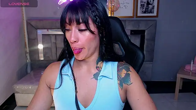 Isabella Collen v online show from 11-12-25, 01:04