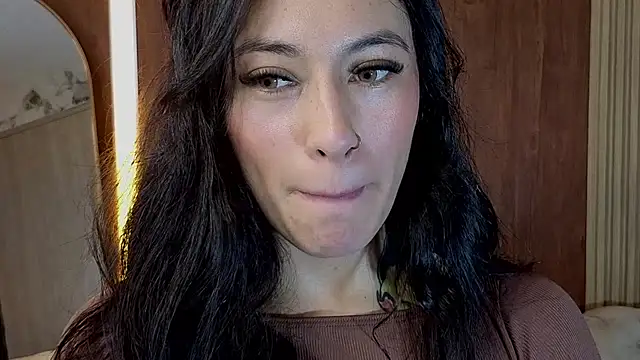 Isabella Collen v online show from 07-16-26, 01:08