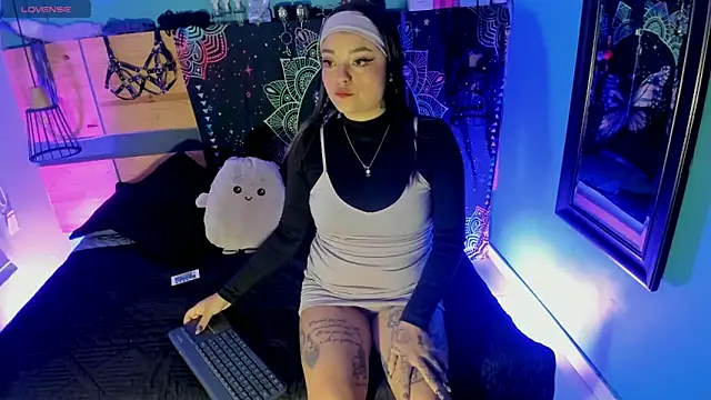 Snapshot of ChloeAllennn chatting on 04-23-26, 12:29 ChloeAllennn online show from 04-23-26, 12:29