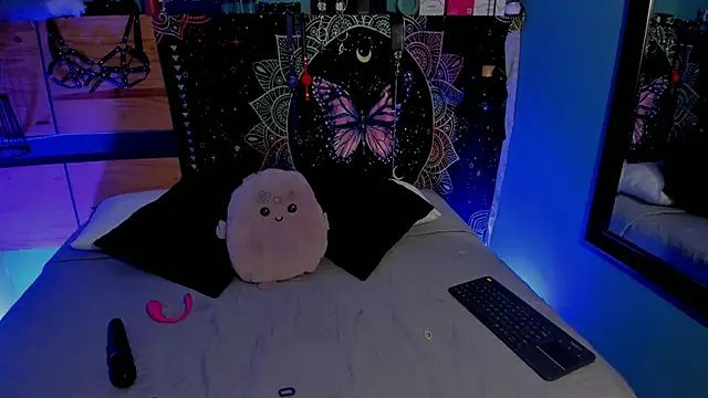 ChloeAllennn online show from 06-19-26, 11:31