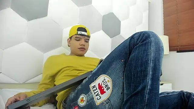 Axel Forte online show from 12-16-25, 01:04