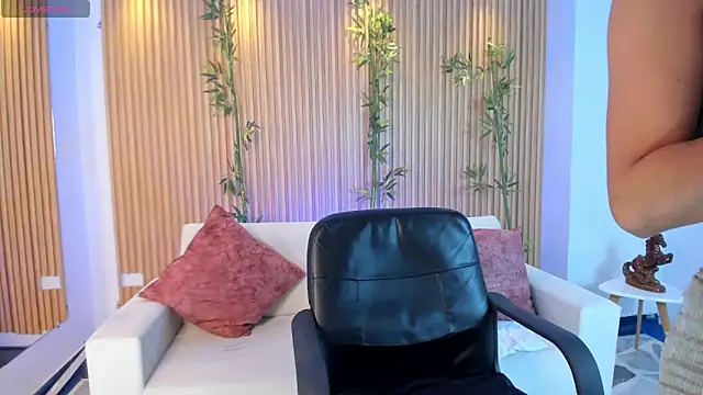 Ivaannaa  online show from 12-19-25, 02:52