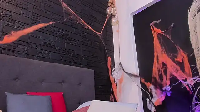 Maite Smith  online show from 10-29-25, 12:31