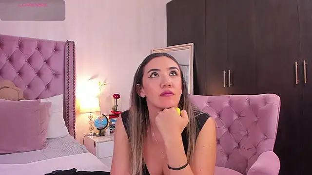 natashaleightt online show from 10-25-25, 11:16