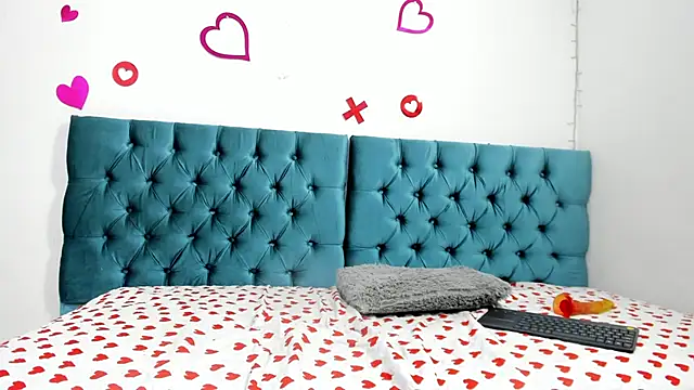 Snapshot of _lucia_w chatting on 02-21-25, 10:37 lucia w online show from 02-21-25, 10:37