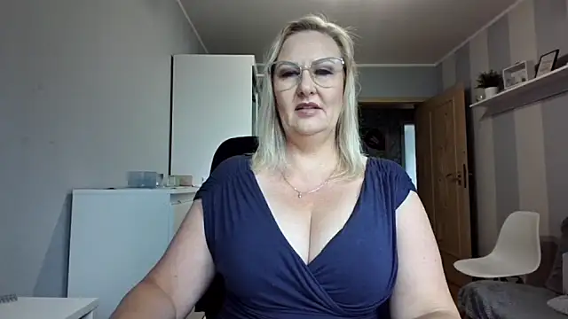 Snapshot of DianaLive chatting on 07-01-26, 08:14 DianaLive online show from 07-01-26, 08:14