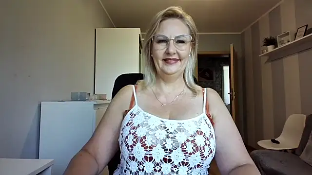 Snapshot of DianaLive chatting on 07-02-26, 06:08 DianaLive online show from 07-02-26, 06:08