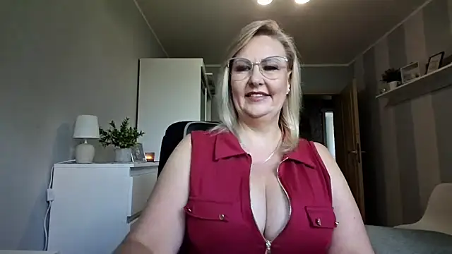 Snapshot of DianaLive chatting on 07-09-26, 07:20 DianaLive online show from 07-09-26, 07:20