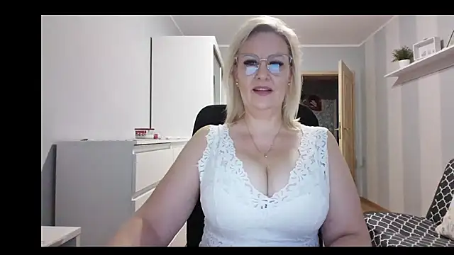 DianaLive online show from 12-05-25, 07:29