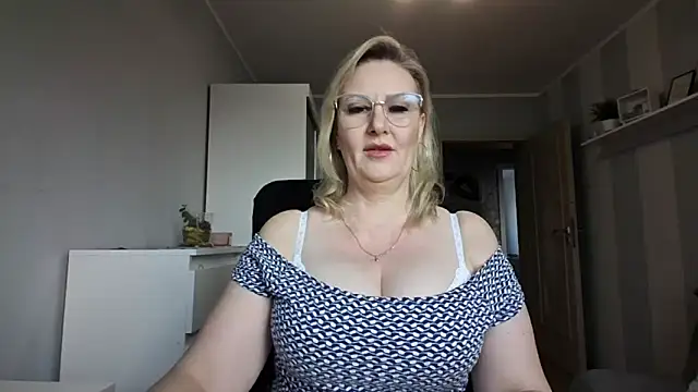 DianaLive online show from 03-11-26, 07:13