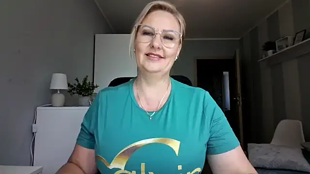 Snapshot of DianaLive chatting on 07-14-26, 10:21 DianaLive online show from 07-14-26, 10:21