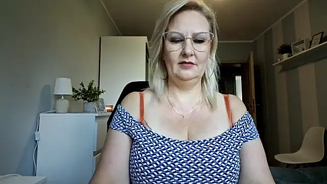 Snapshot of DianaLive chatting on 07-08-26, 07:53 DianaLive online show from 07-08-26, 07:53