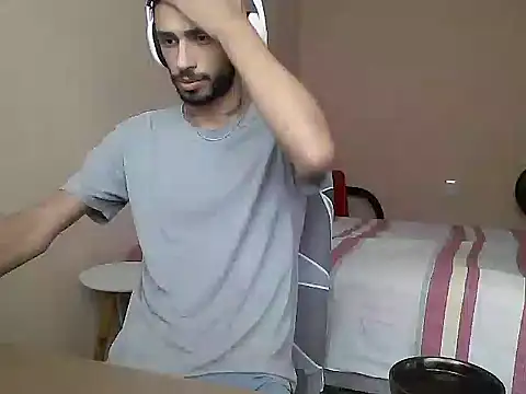 Snapshot of iendriw chatting on 03-17-25, 12:57 iendriw online show from 03-17-25, 12:57