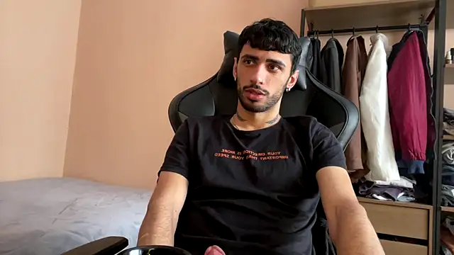 Snapshot of iendriw chatting on 10-31-25, 02:13 iendriw online show from 10-31-25, 02:13