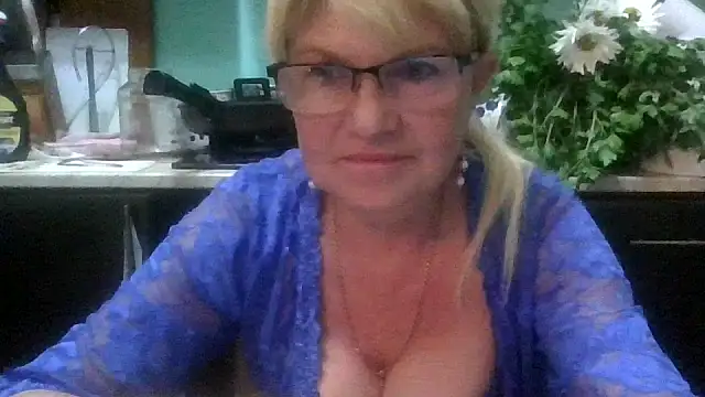 Snapshot of Heidi-Helga chatting on 09-23-25, 06:37 Heidi-Helga online show from 09-23-25, 06:37