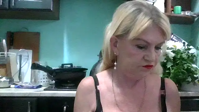 Snapshot of Heidi-Helga chatting on 09-25-25, 04:40 Heidi-Helga online show from 09-25-25, 04:40