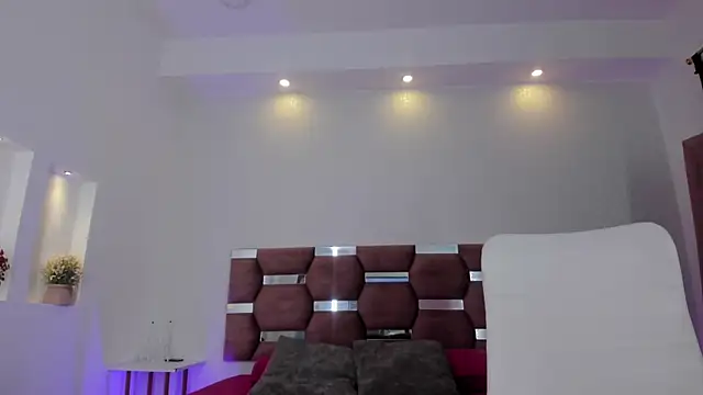 Snapshot of Roxana_Karlsson chatting on 03-08-25, 11:37 Roxana Karlsson online show from 03-08-25, 11:37