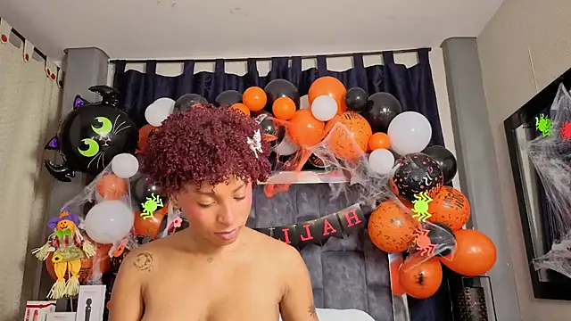 Effie cooper online show from 10-18-25, 07:49