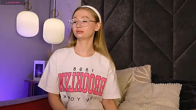 VictoriaLights online show from 06-10-26, 02:18