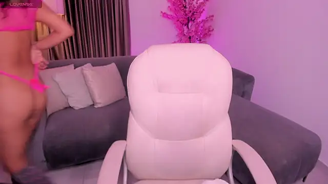 hannah thomson  online show from 01-13-26, 03:43