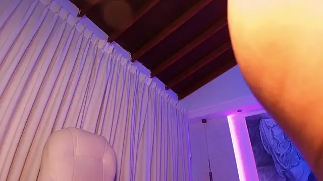 hannah thomson  online show from 03-12-25, 12:20