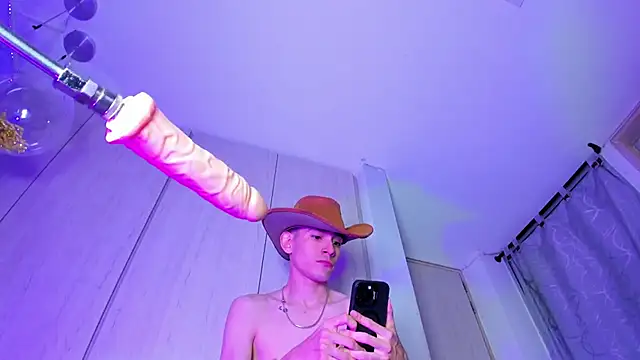 ValentinoMoreti online show from 02-28-26, 06:13