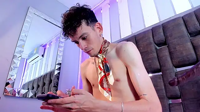 ValentinoMoreti online show from 12-05-25, 05:50