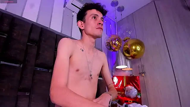 ValentinoMoreti online show from 12-18-25, 05:34