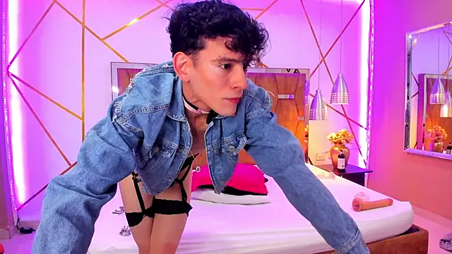 ValentinoMoreti online show from 03-18-25, 05:12