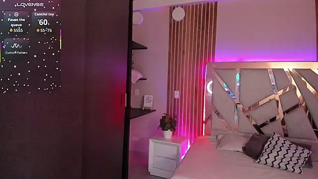 sweetviolet   online show from 09-14-25, 12:38