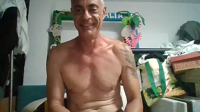 Snapshot of Shun4627 chatting on 06-21-26, 01:11 Shun4627 online show from 06-21-26, 01:11