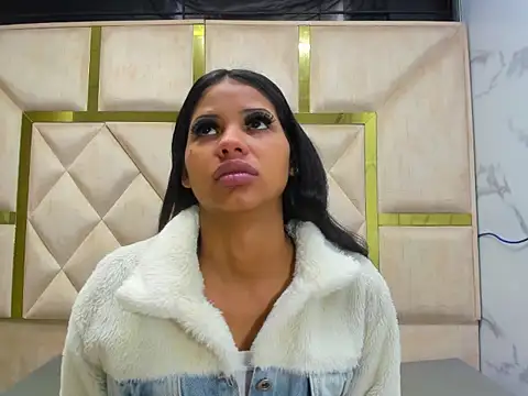 Kendall 6669 online show from 10-24-25, 01:10