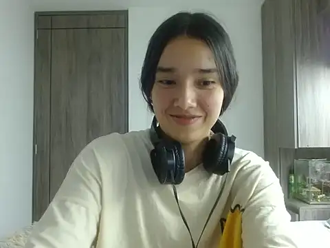 Snapshot of _luna_777 chatting on 06-06-26, 12:05 luna 777 online show from 06-06-26, 12:05