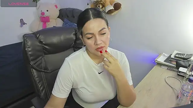 Snapshot of chanell__toledo chatting on 05-21-26, 04:43 chanell toledo online show from 05-21-26, 04:43