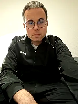 Snapshot of Simonudist chatting on 02-05-26, 05:09 Simonudist online show from 02-05-26, 05:09