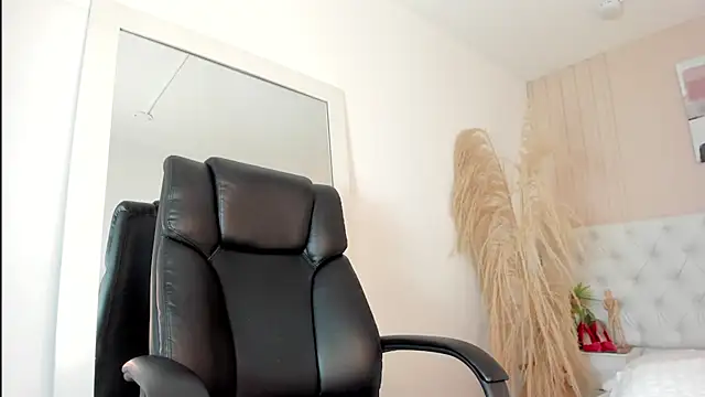 CHANELL 11INCHES online show from 03-19-25, 11:03