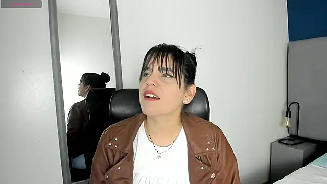 laura hotties online show from 01-08-26, 12:55