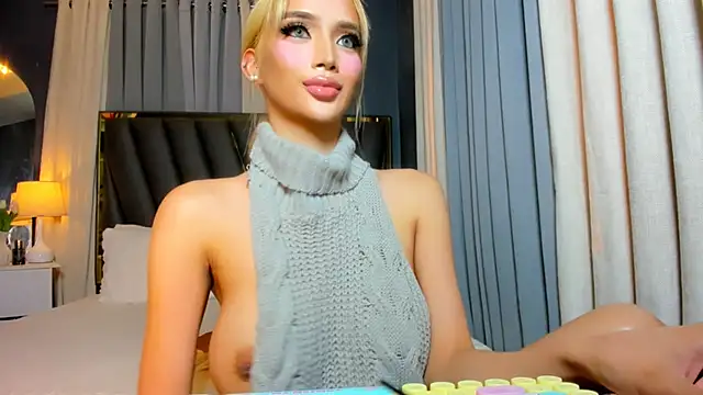Snapshot of KylieSonique chatting on 05-08-26, 02:15 KylieSonique online show from 05-08-26, 02:15