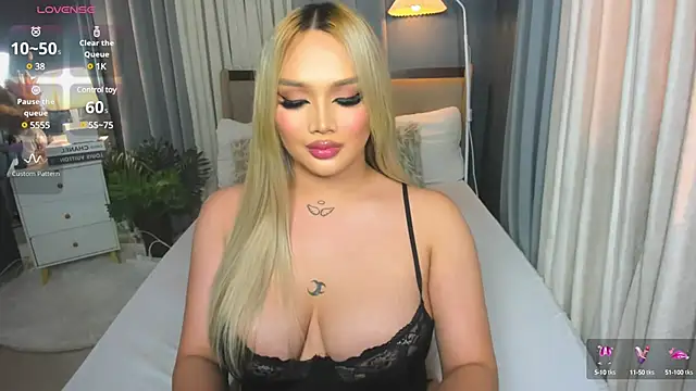 KylieSonique online show from 03-18-25, 01:57
