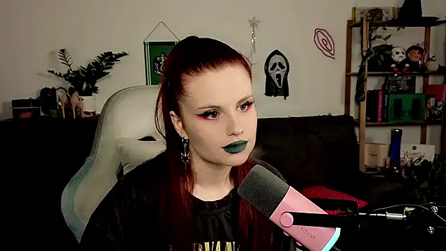 Snapshot of Della_Ideal chatting on 12-21-25, 06:09 Della Ideal online show from 12-21-25, 06:09