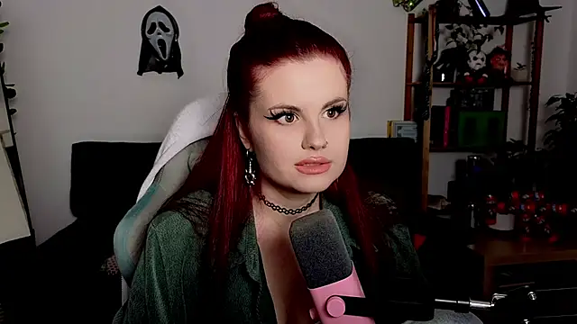 Della Ideal online show from 11-23-25, 05:56