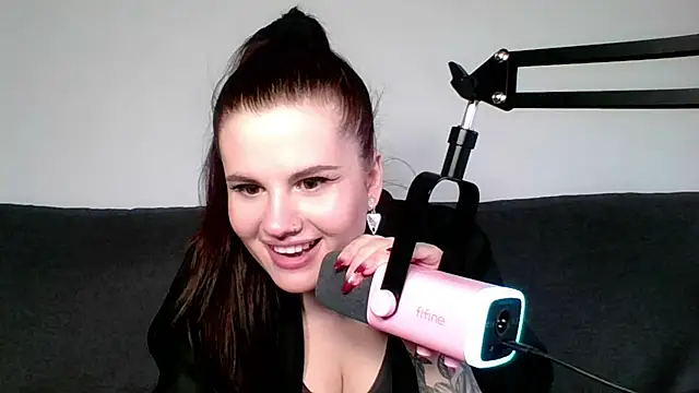 Della Ideal online show from 03-19-25, 12:12