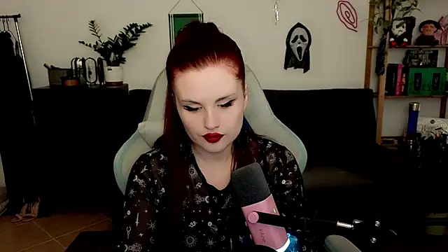 Snapshot of Della_Ideal chatting on 12-14-25, 05:07 Della Ideal online show from 12-14-25, 05:07