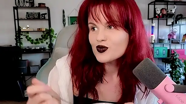 Della Ideal online show from 04-15-26, 05:28