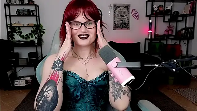 Snapshot of Della_Ideal chatting on 04-22-26, 05:42 Della Ideal online show from 04-22-26, 05:42