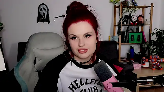 Della Ideal online show from 11-17-25, 04:00