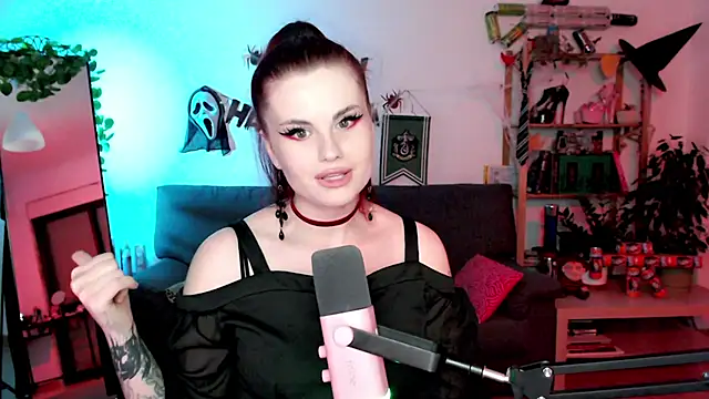 Della Ideal online show from 10-26-25, 05:57